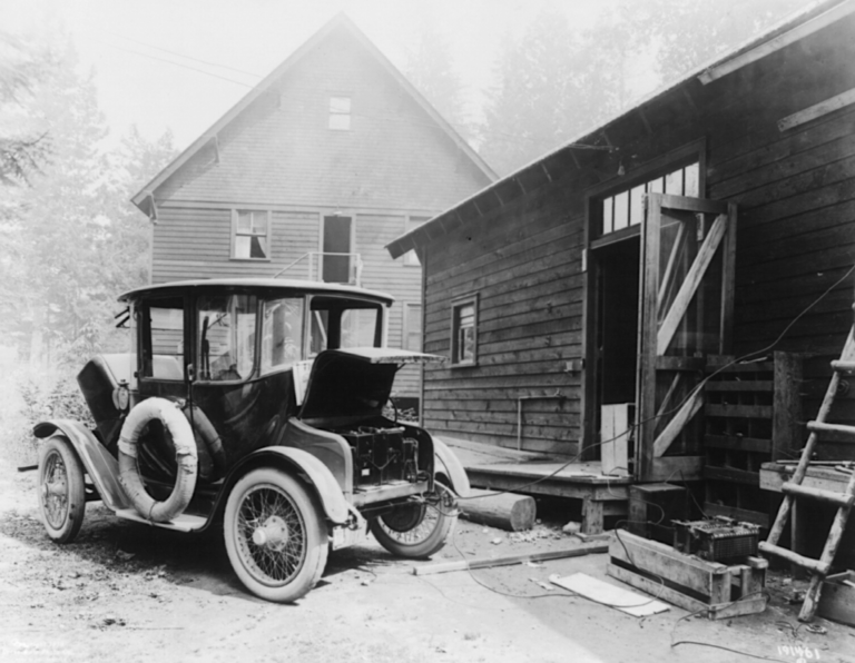 En la imagen se muestra un vehículo eléctrico de 1900