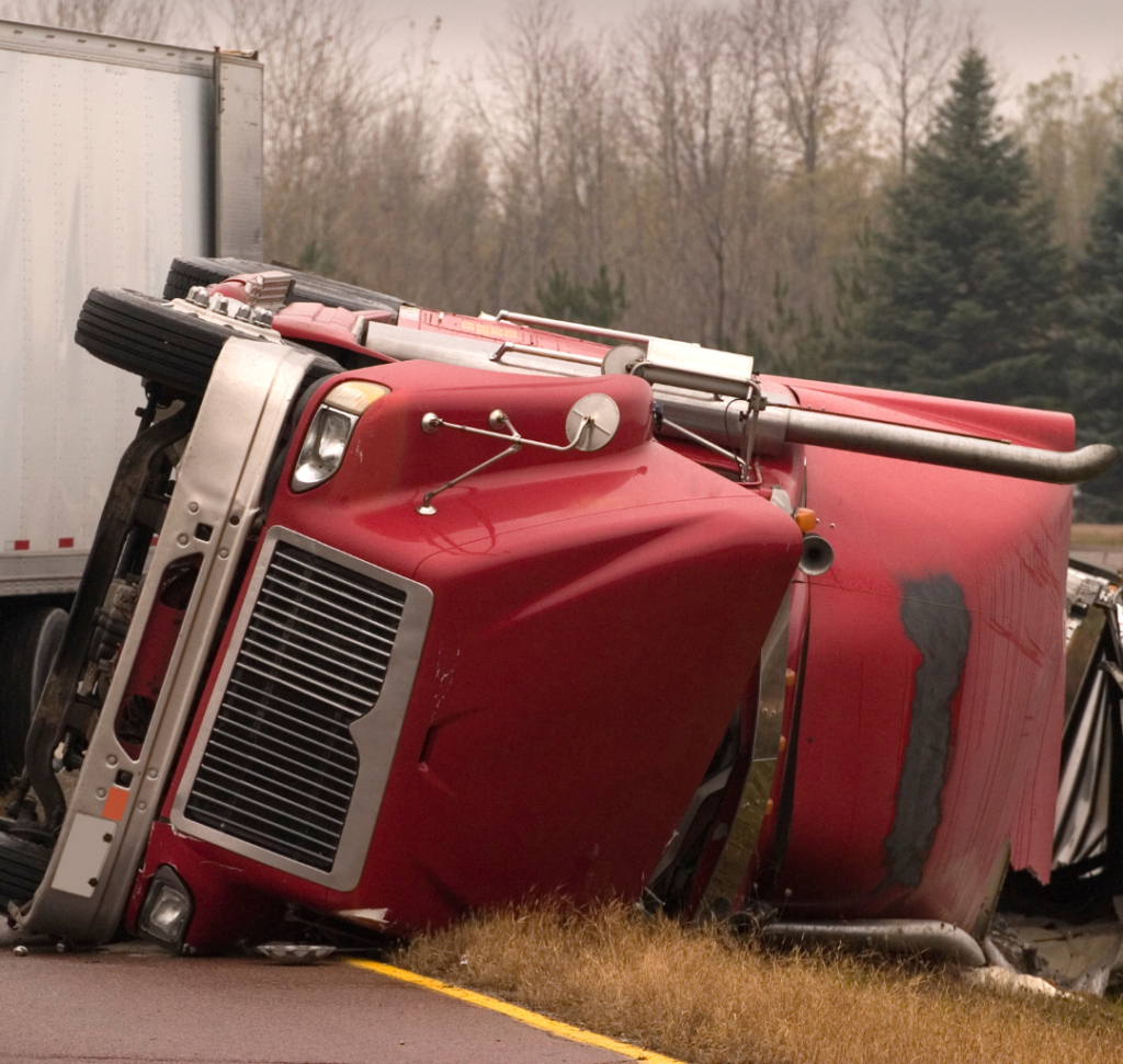 En la imagen se muestra un camión accidentado