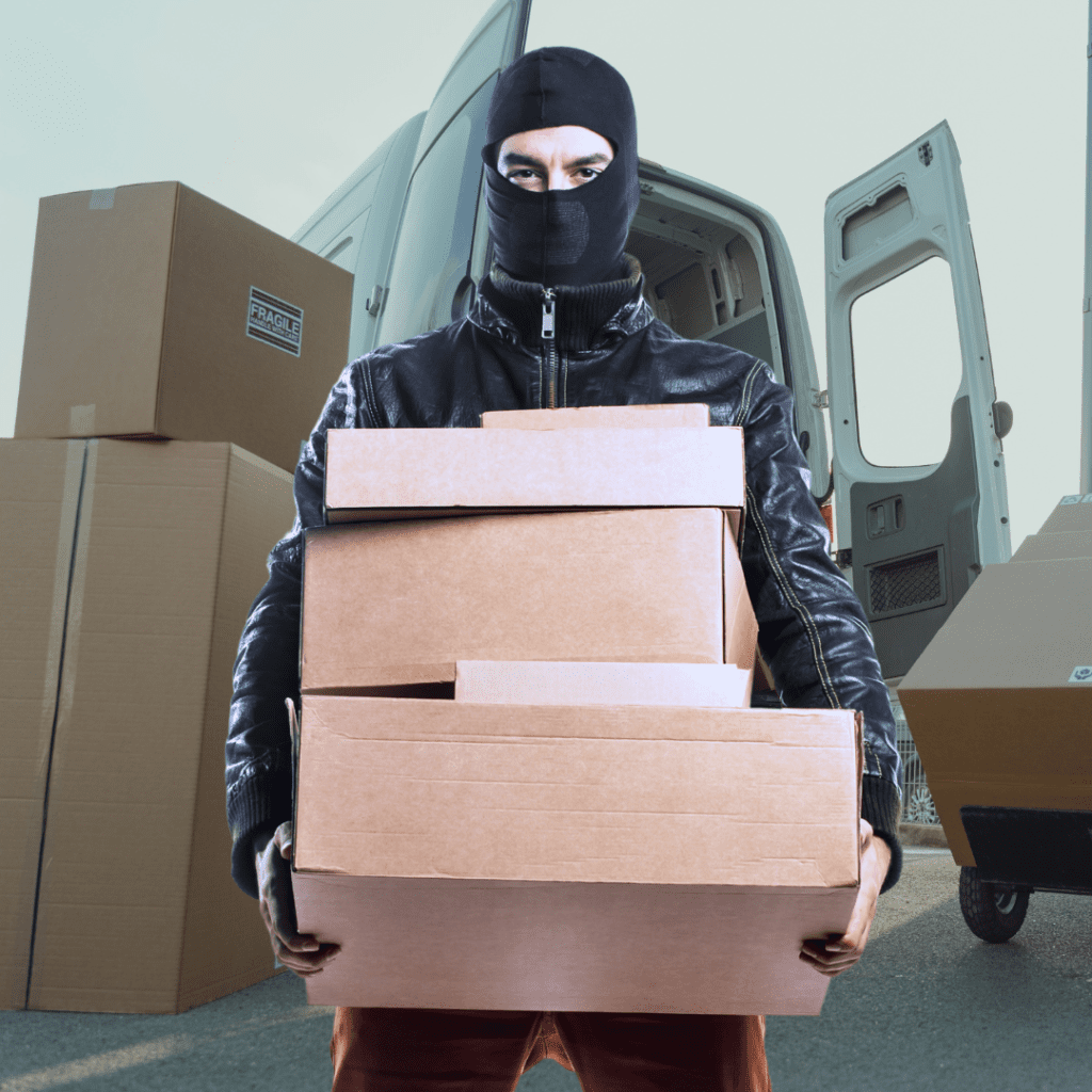 En la imagen se muestra un hombre robando mercancía