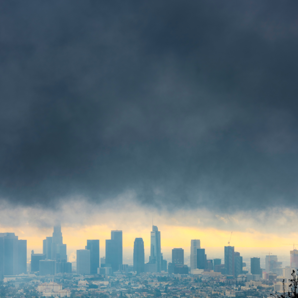 En la imagen se muestra una tormenta en la ciudad de Los Angeles