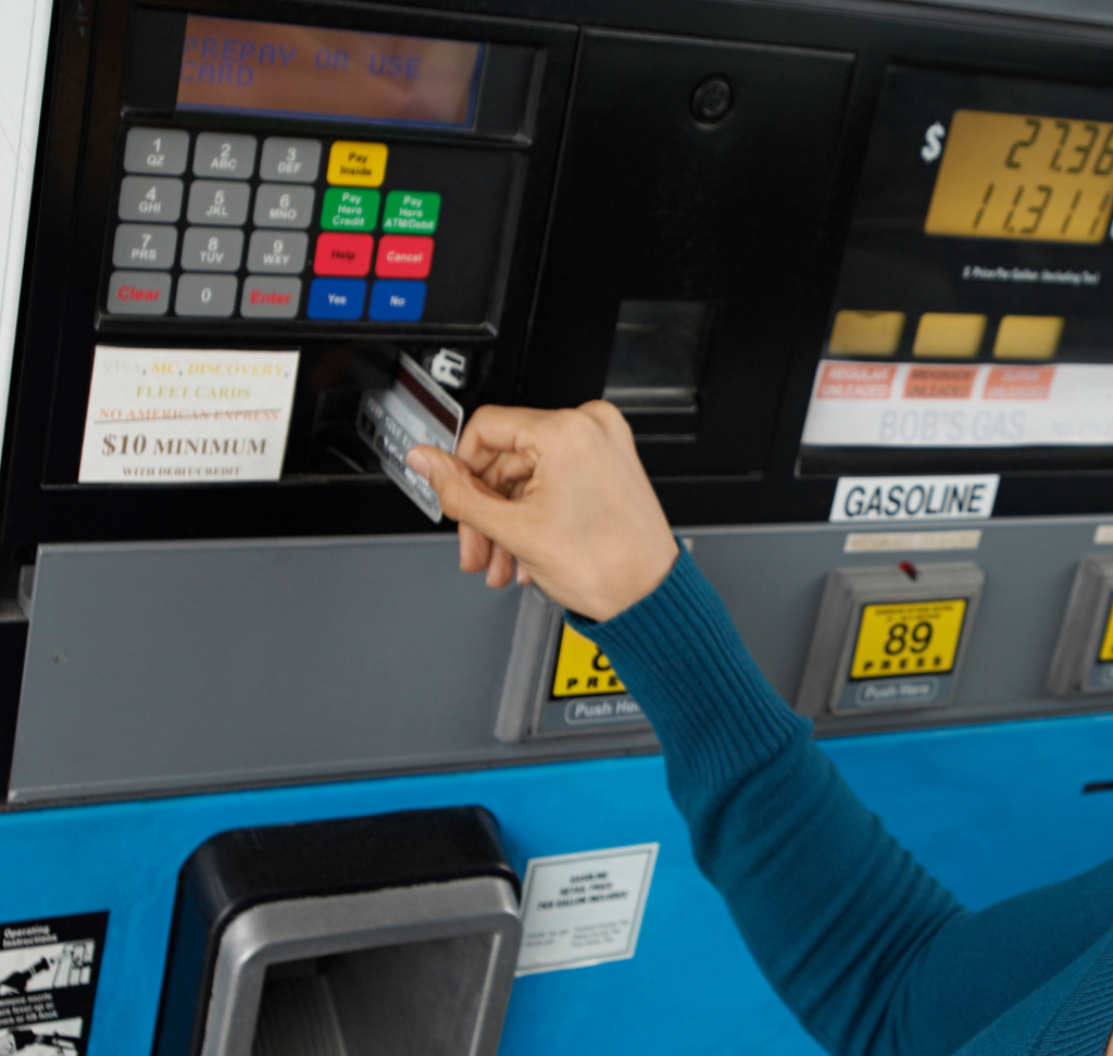 En la imagen se muestra una tarjeta para pago de combustible