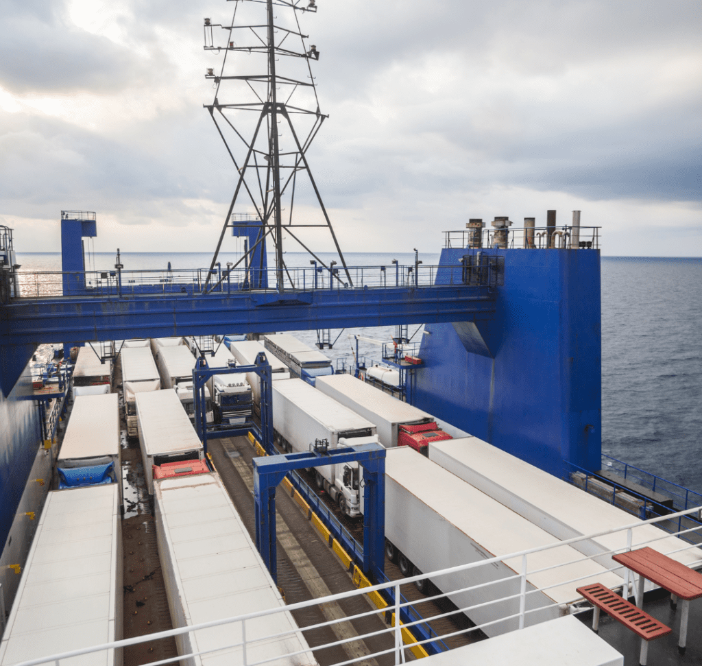 En la imagen se muestra un almacén de contenedores marítimos