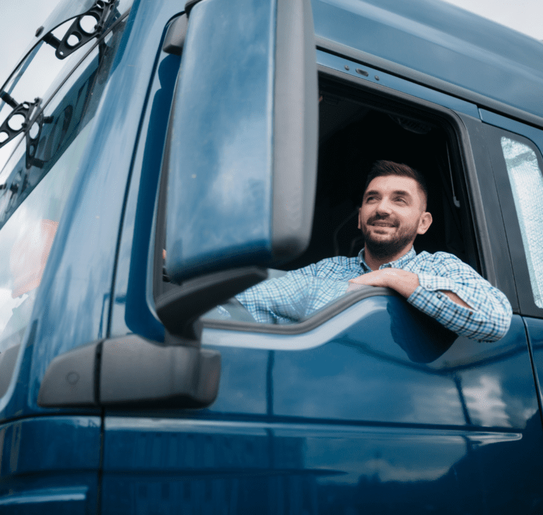 En la imagen se muestra un camionero