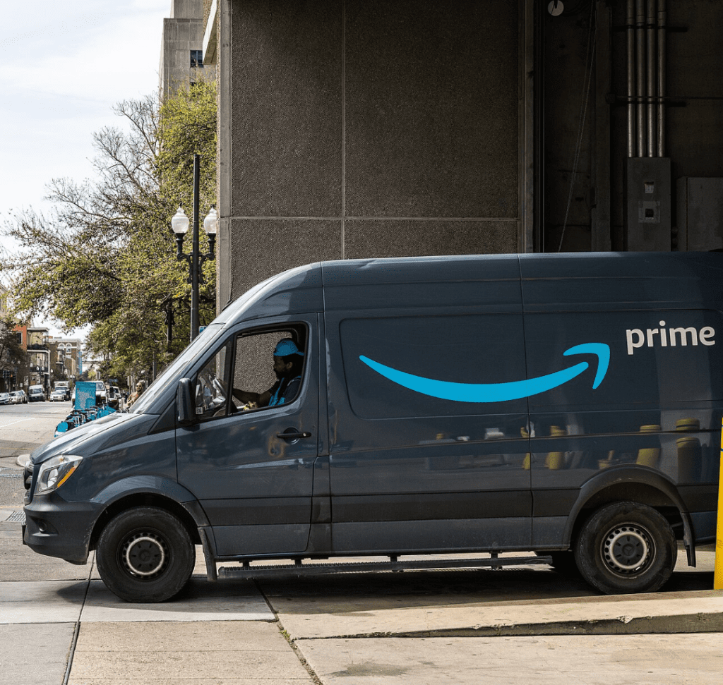 En la imagen se muestra un vehículo de Amazon