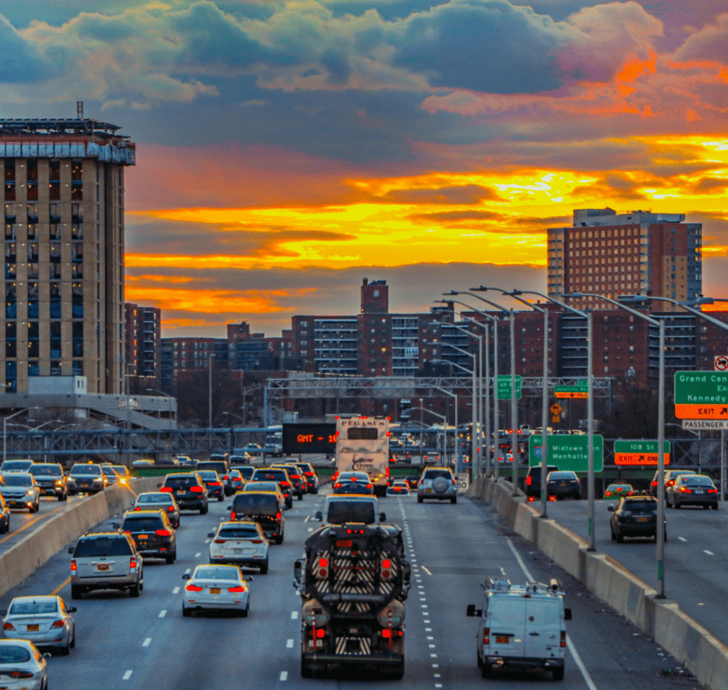 En la imagen se muestra el tráfico de una ciudad