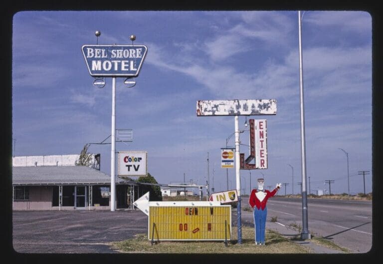 En la imagen se muestra un motel clásico de Estados Unidos