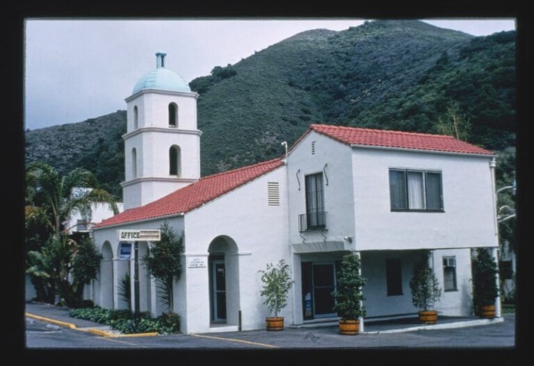 En la imagen se muestra un motel clásico de Estados Unidos