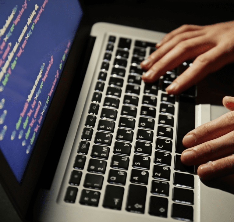 En la imagen se muestra una simulación de ciberataque