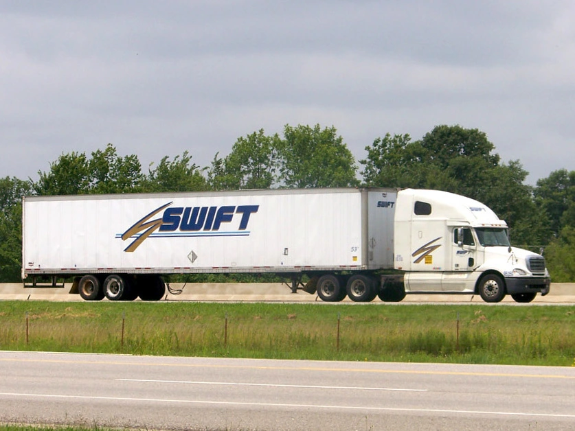 Knight-Swift renueva la marca de su red LTL como AAA Cooper Transportation