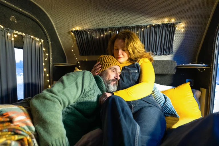 ¿Puede el amor sobrevivir a la carretera? La realidad de las citas cuando se es camionero