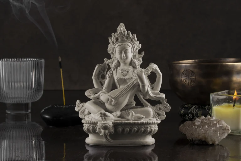 Amuletos, fe y fortuna: cómo los camioneros buscan protección en todo el mundo